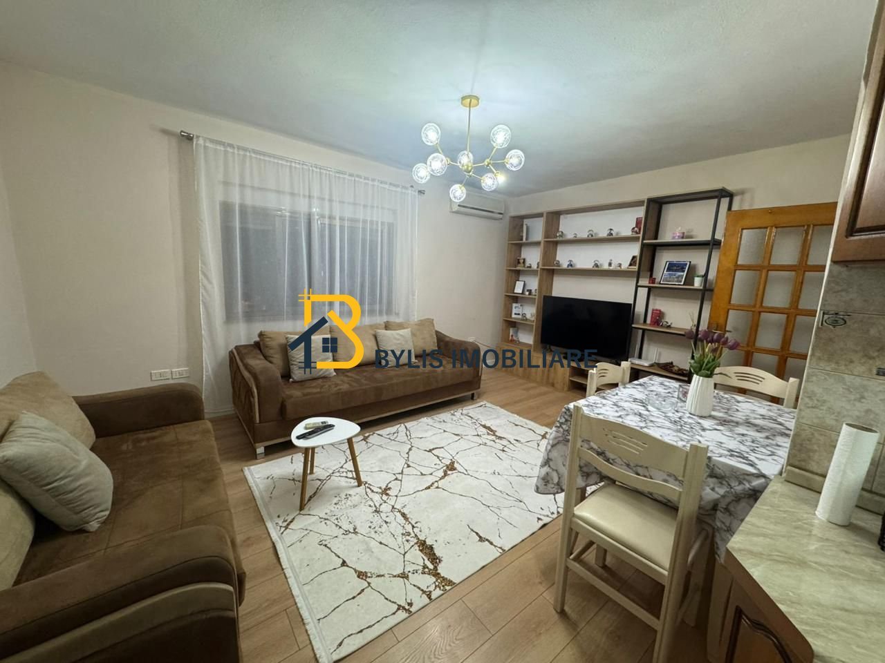 Jepet Apartament 1+1 me Qera prane Ministrise se Drejtesise
